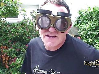 Cuckold Vater schaut zu wie seine Tochter gefickt wird