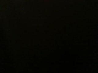 Blondes Babe fickt beim Dreier mmf auf dem sofa