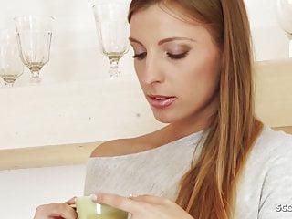 Brüderchen verführt seine Stiefschwester zum ersten Analverkehr