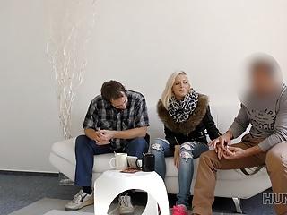 Cuckold Schau zu wie seine Freundin gebumst wird