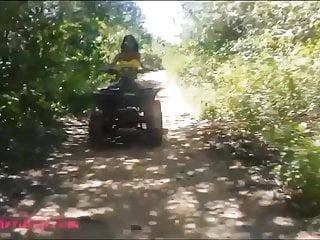 Junge Asiatin Heather Paradise in der hündchenstellung gefickt