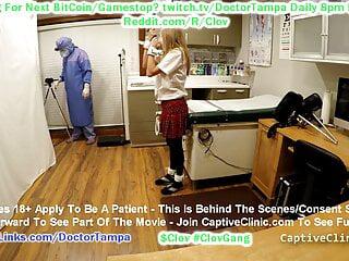 18 jährige Ava Dalush wird von ihrem Arzt untersucht