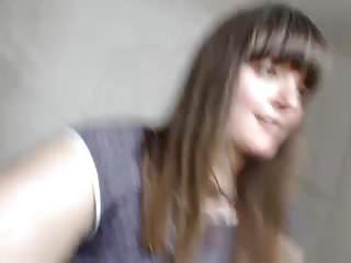 Schönes Babe mit dicken Titten masturbiert