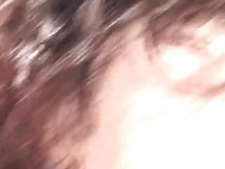 Geile Mädels spielen im Zelt mit ihren Fotzen