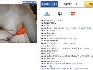 Französin spielt mit ihren grossen Titten