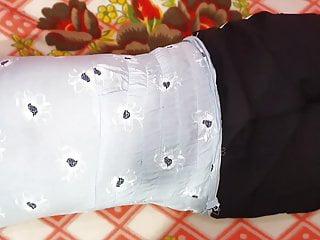 Inder bekommt ersten Analfick von 18 jährigen Mädchen