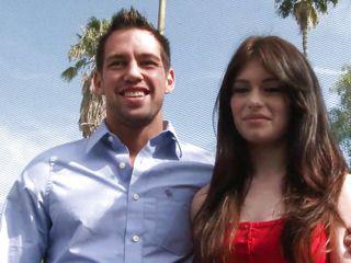 Sexy Ashlyn Rae masturbiert nach der Dusche